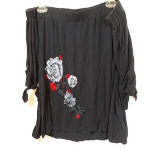 Off the Shoulder Blouse Size Small Beautiful Embroidery Pebble & Stone Navy